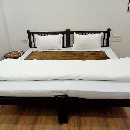 Hindupura Residency Hotel ซาวาย มาโดปูร์ ภายนอก รูปภาพ