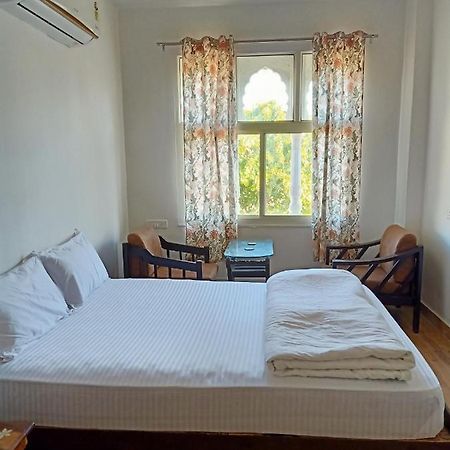 Hindupura Residency Hotel ซาวาย มาโดปูร์ ภายนอก รูปภาพ