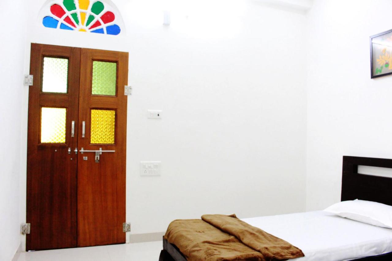 Hindupura Residency Hotel ซาวาย มาโดปูร์ ภายนอก รูปภาพ