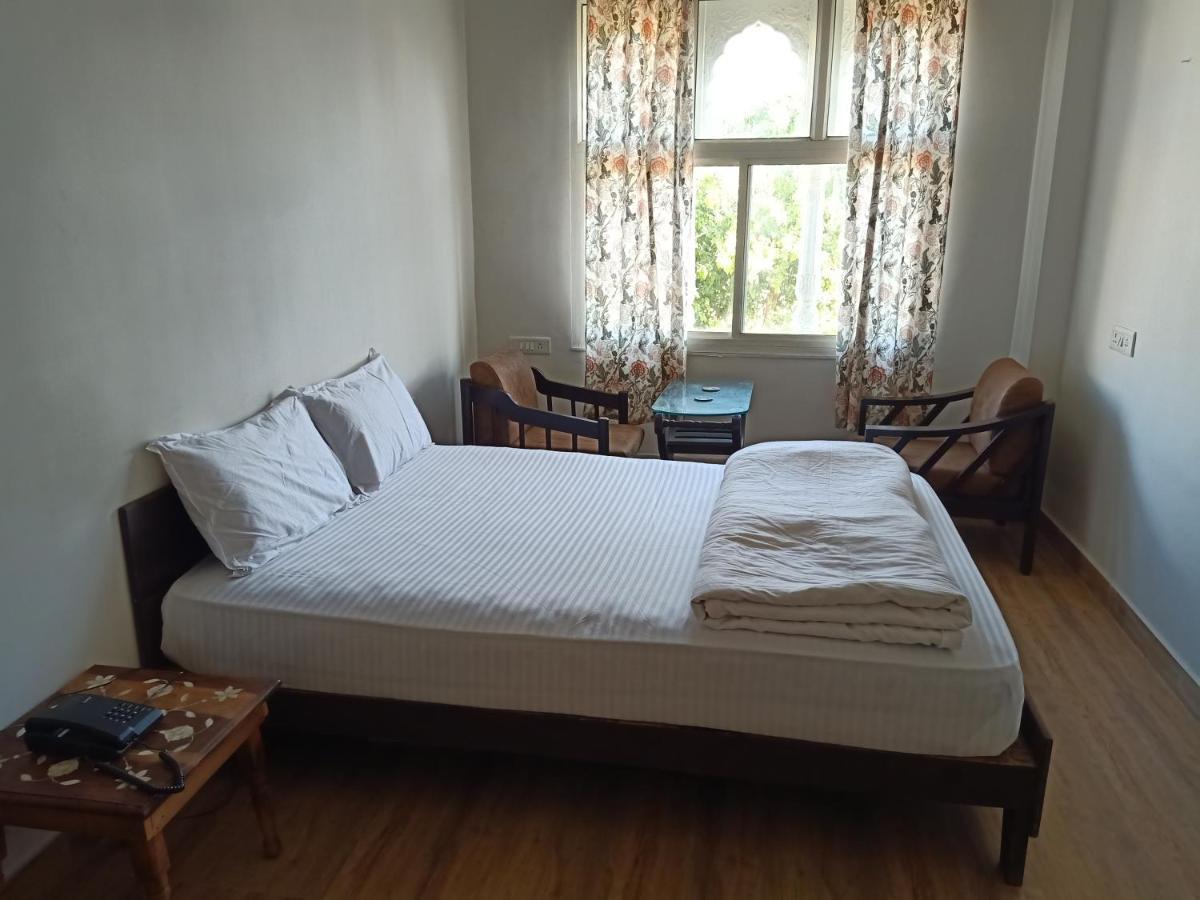 Hindupura Residency Hotel ซาวาย มาโดปูร์ ภายนอก รูปภาพ