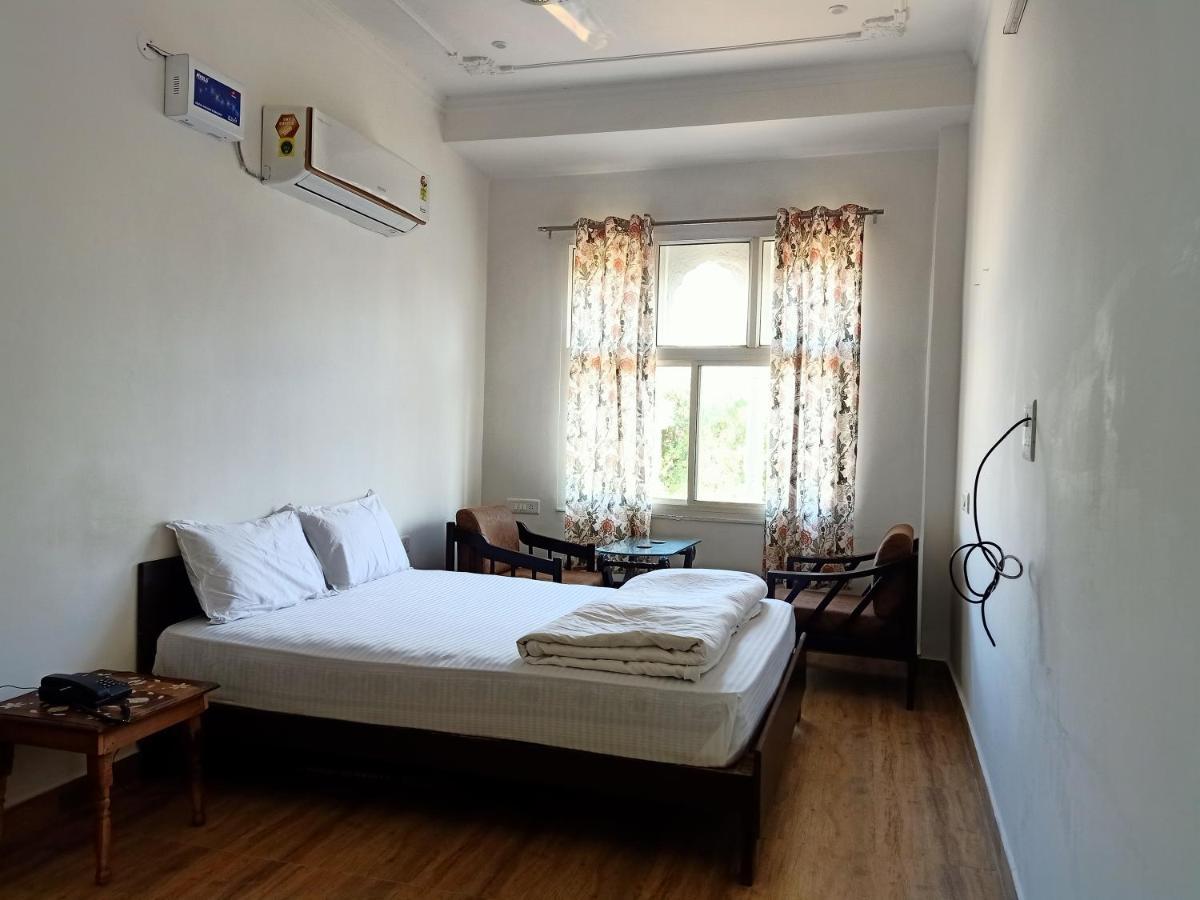 Hindupura Residency Hotel ซาวาย มาโดปูร์ ภายนอก รูปภาพ