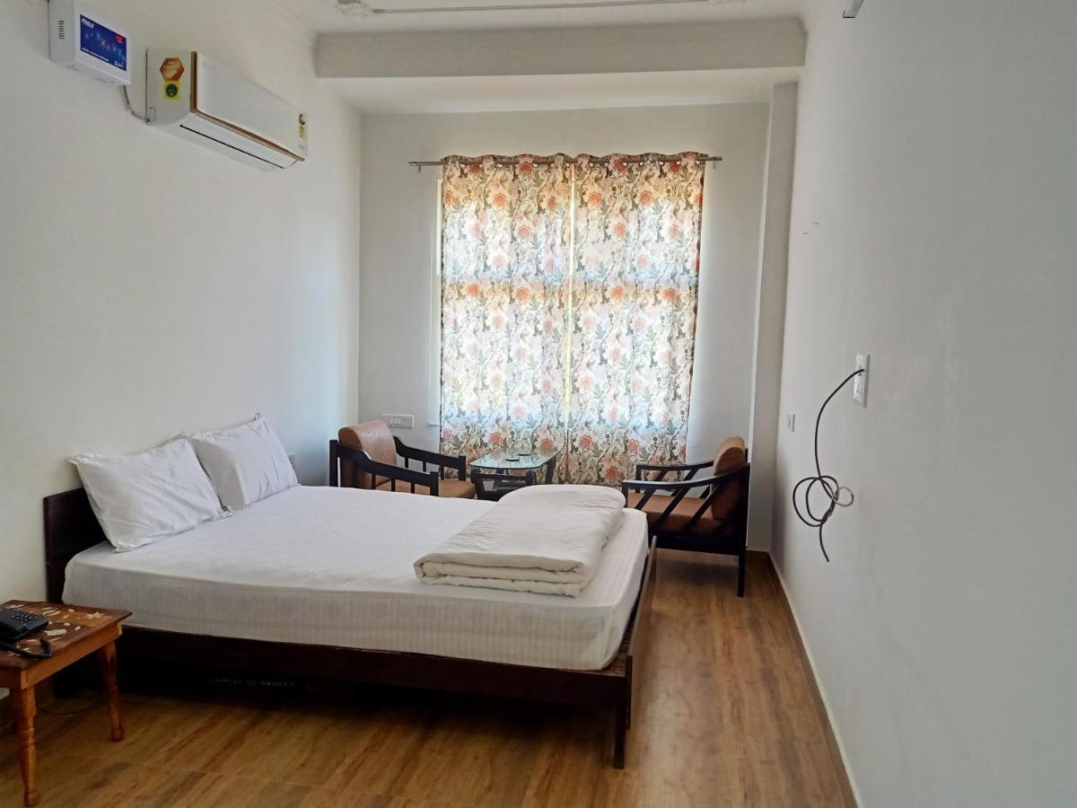 Hindupura Residency Hotel ซาวาย มาโดปูร์ ภายนอก รูปภาพ
