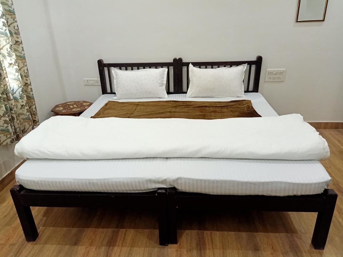 Hindupura Residency Hotel ซาวาย มาโดปูร์ ภายนอก รูปภาพ
