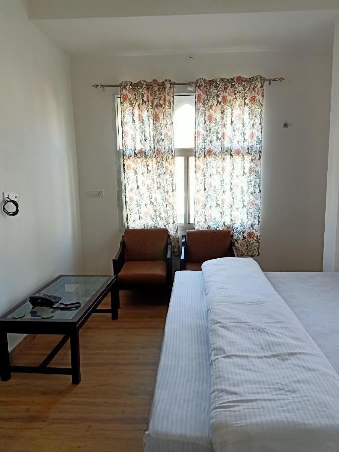Hindupura Residency Hotel ซาวาย มาโดปูร์ ภายนอก รูปภาพ