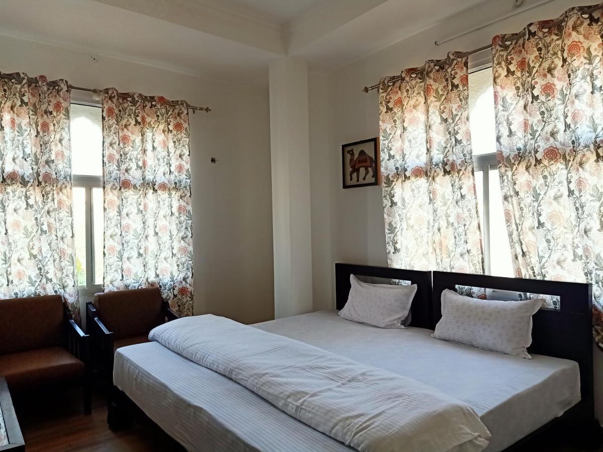 Hindupura Residency Hotel ซาวาย มาโดปูร์ ภายนอก รูปภาพ