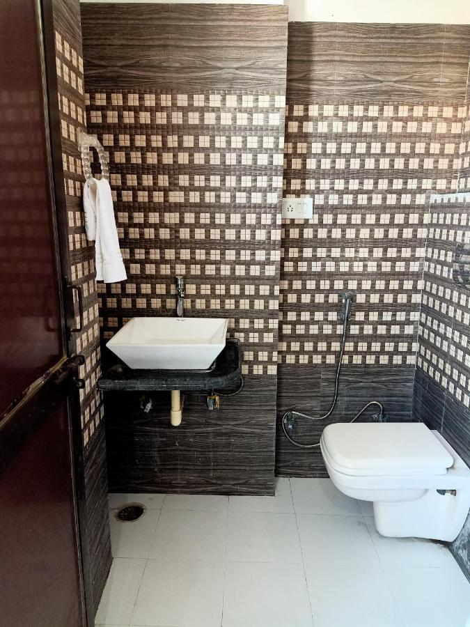 Hindupura Residency Hotel ซาวาย มาโดปูร์ ภายนอก รูปภาพ