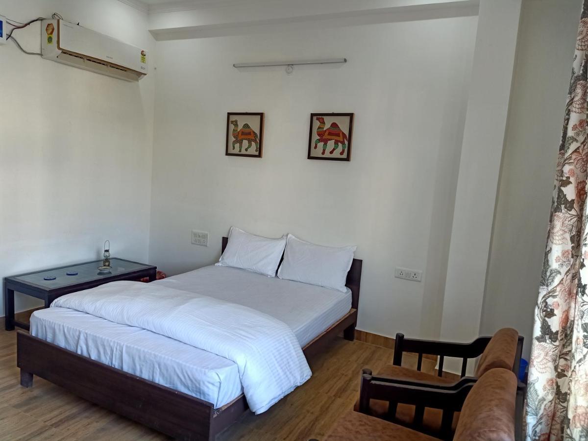 Hindupura Residency Hotel ซาวาย มาโดปูร์ ภายนอก รูปภาพ