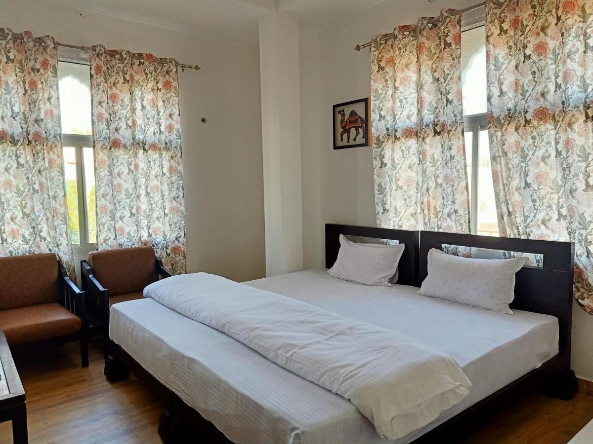 Hindupura Residency Hotel ซาวาย มาโดปูร์ ภายนอก รูปภาพ