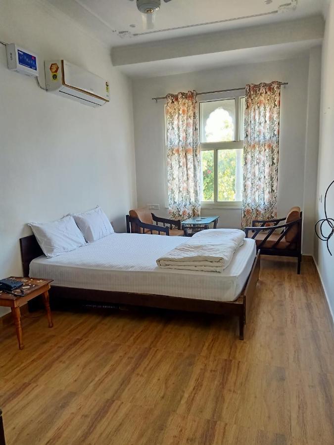 Hindupura Residency Hotel ซาวาย มาโดปูร์ ภายนอก รูปภาพ