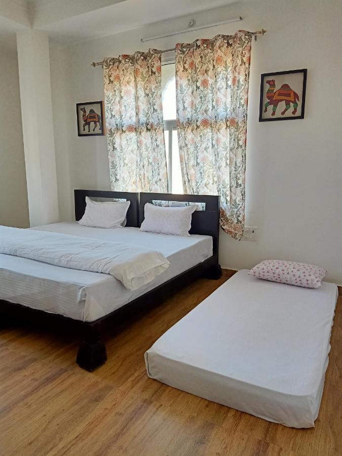Hindupura Residency Hotel ซาวาย มาโดปูร์ ภายนอก รูปภาพ